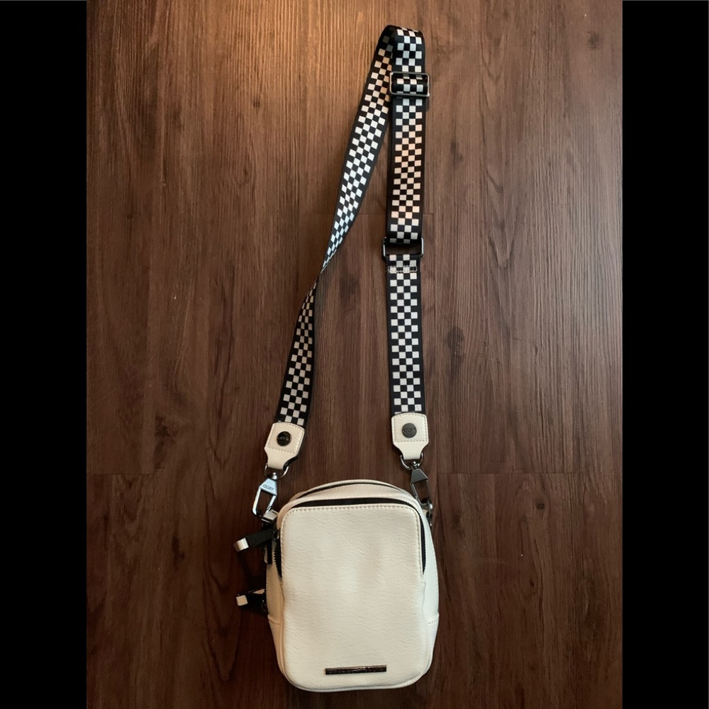 Quay Crossbody bag